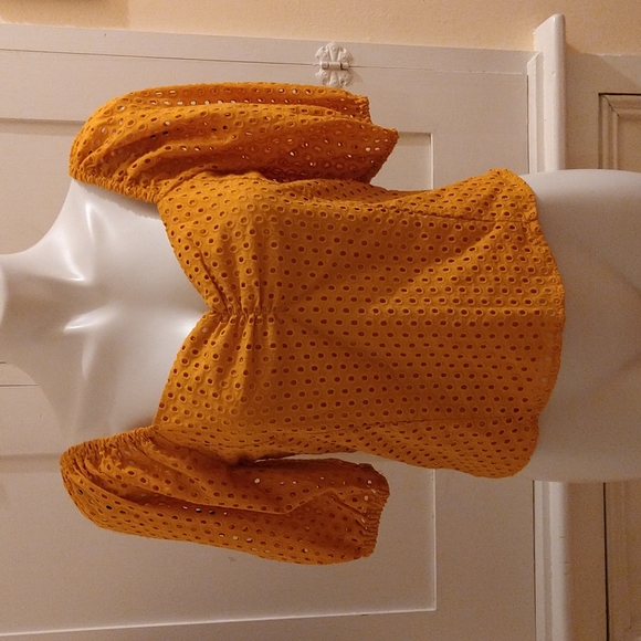 H&M Tops - H&M mustard short top Sz S